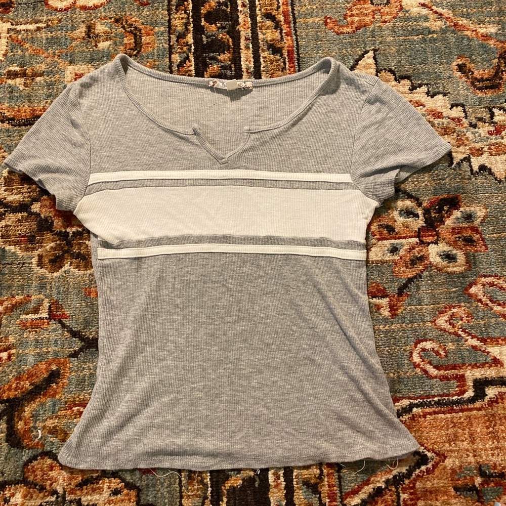 Gray and white short sleeve crop tee. Lounge or casua